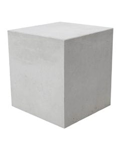 Kuben sittpollare fungerar lika bra i offentlig miljö som hemma i trädgården som en stor pall. Med sin minimalistiska utformning med raka kanter så tilltalar den många. Går att använda som avgränsare också. Väger 1500kg/st.