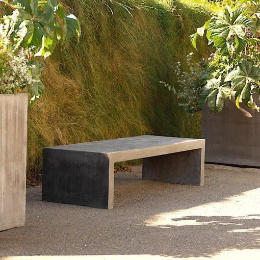 Minimalistisk sittmöbel som gör det där lilla extra i din trädgård, eller uteplats. Finns i färgerna Naturgrå och Antracit.