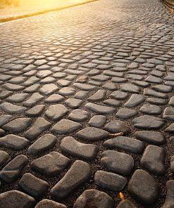 Exempel på hur gräsarmeringen Birka blir när man fyllt grus i mellan. Här i färgen Naturgrå.