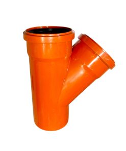 Grenrör 110/110x45° i PP plast. Kompatibla med 110mm delar och rör.