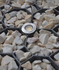 grussarmering i trädgård